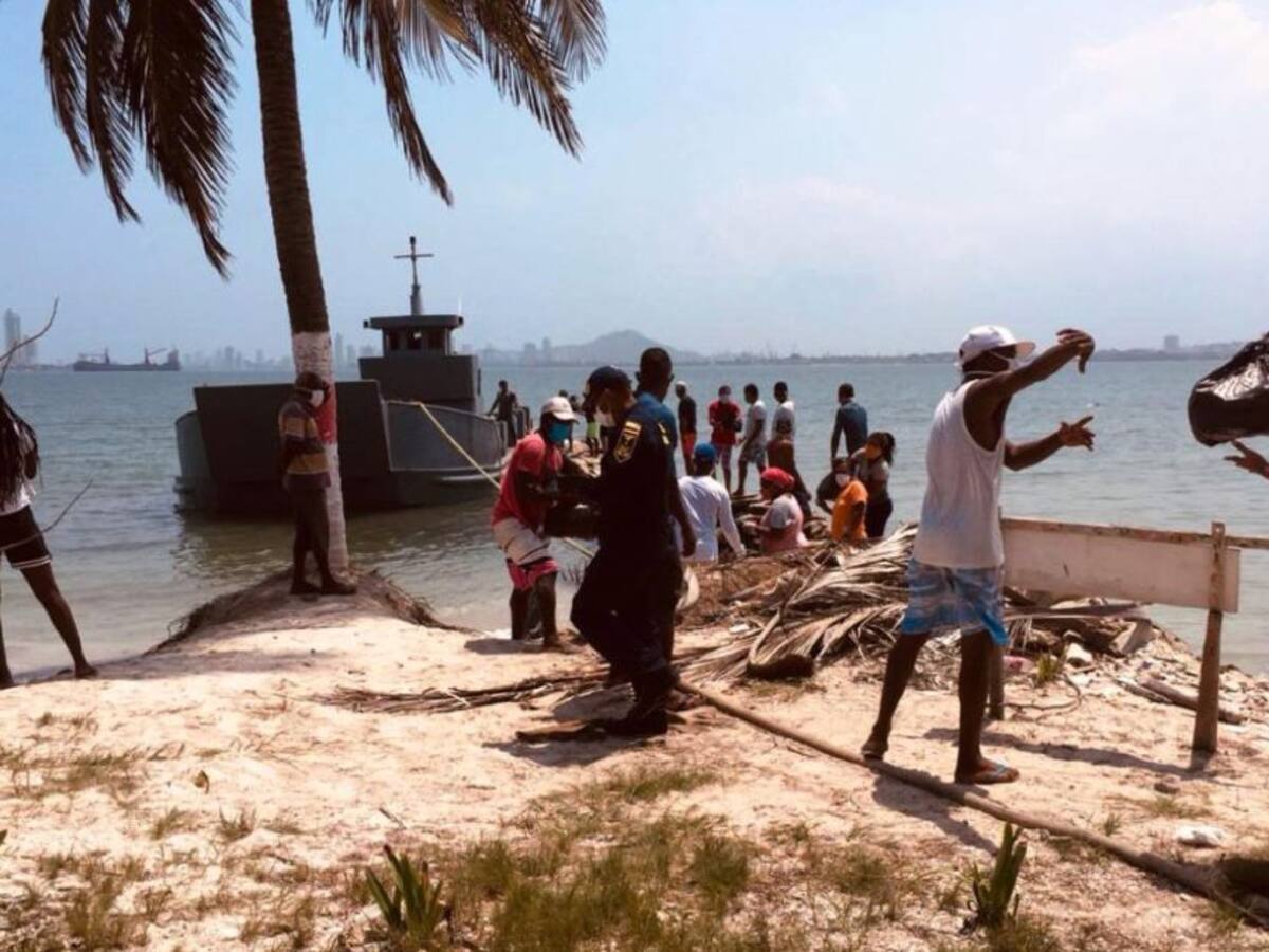 Armada entregó 80.000 litros de agua potable en Cartagena