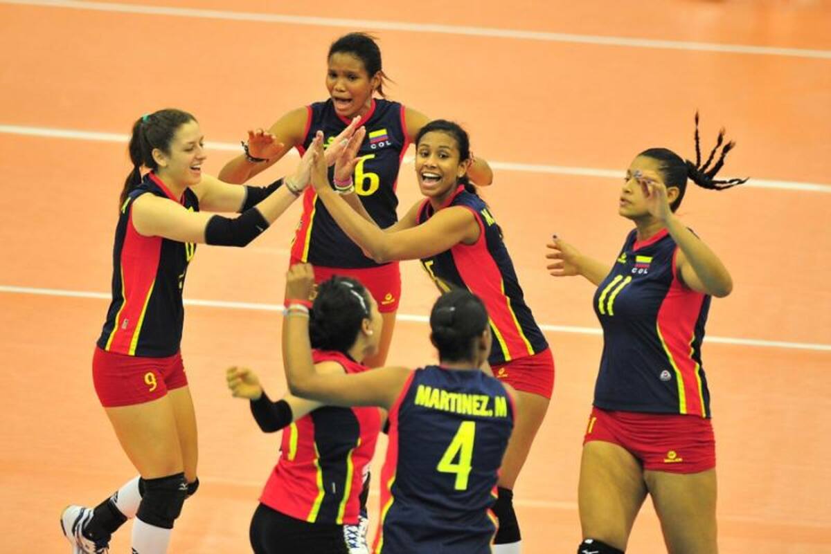 En las primeras presentaciones, Colombia ha perdido con Serbia 25-16, 25-17 y 25-20. y Japón 25-18, 25-16 y 25-17. Todavía debe enfrentar a Tailandia y cerrará con China.