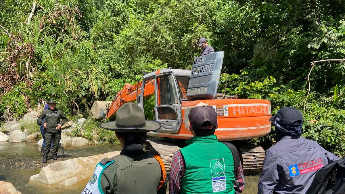 Operativo contra la minería ilegal en Risaralda, deja siete capturados y dos máquinas incautadas