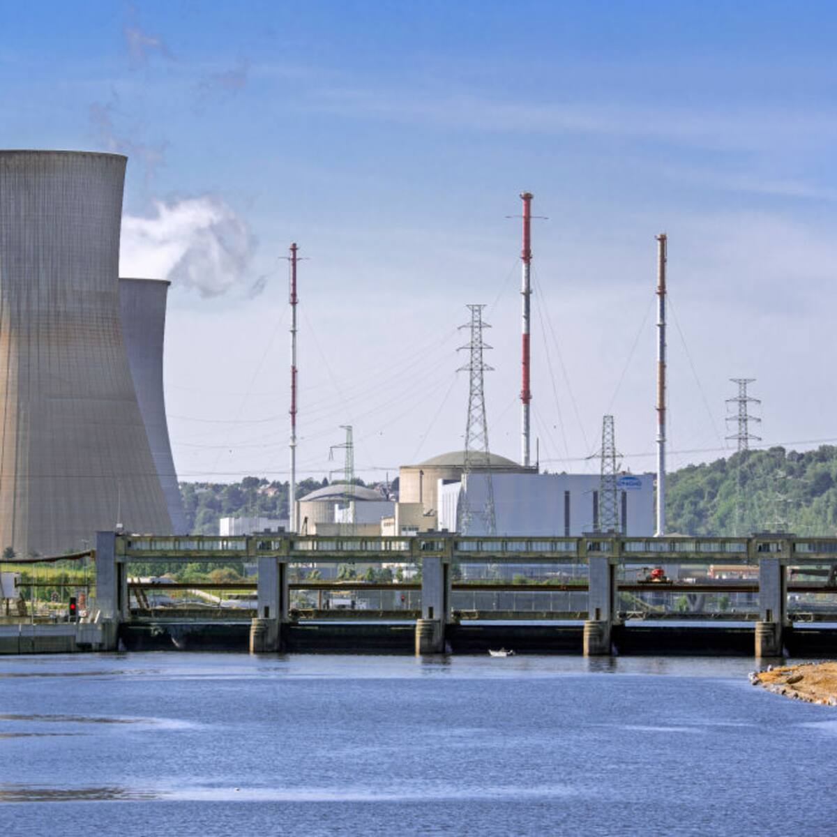 EE. UU. invierte 80 mil millones de dólares en reactores nucleares para abastecer al sector de la IA