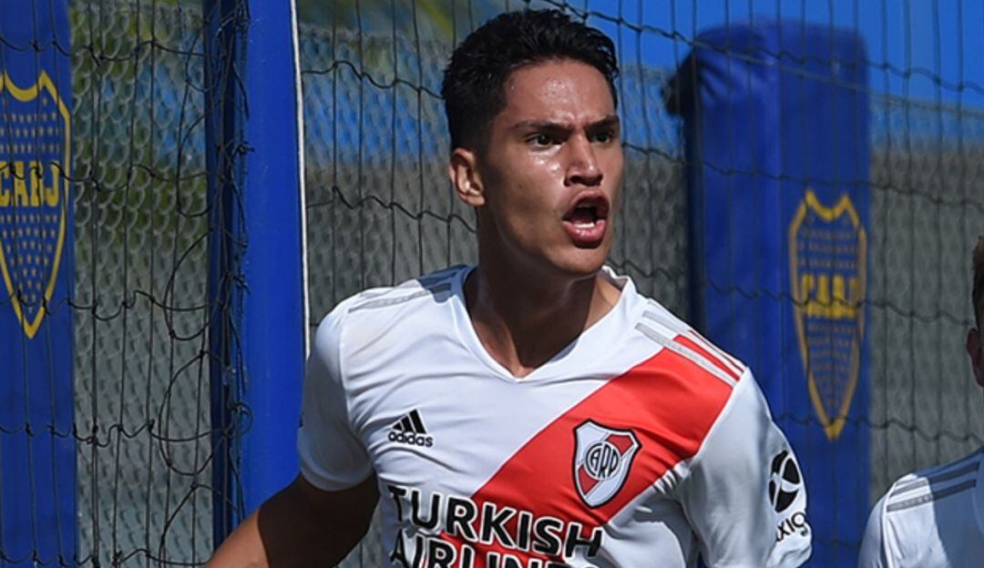 Flabian Londoño Bedoya es un delantero colombiano de 20 años que brilla en las reservas del cuadro argentino.