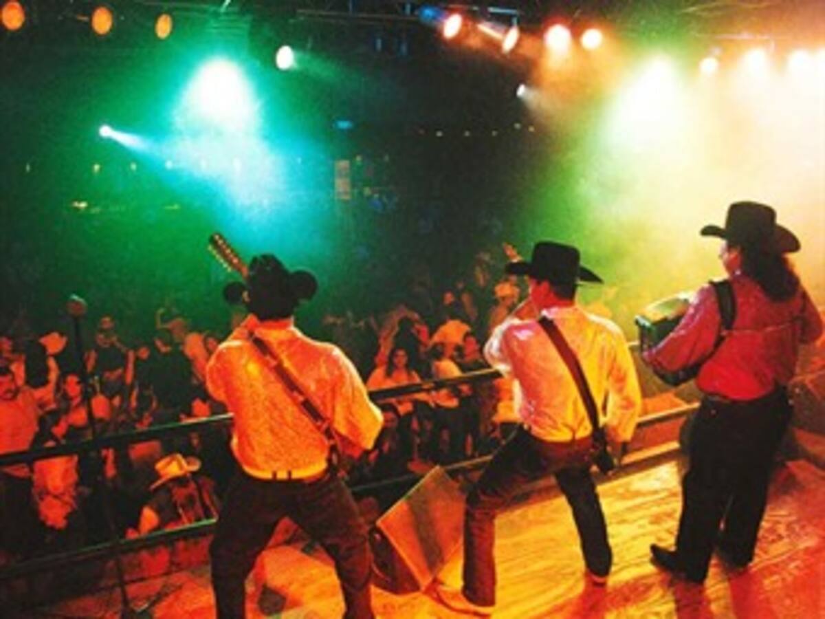 Corridos norteños y balazos recuerdan a los capos muertos en México