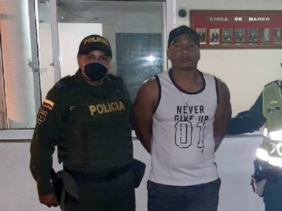 Policía captura a veterinario que habría atacado violentamente a su pareja
