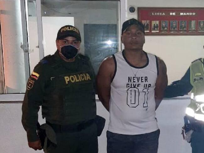 Policía captura a veterinario que habría atacado violentamente a su pareja