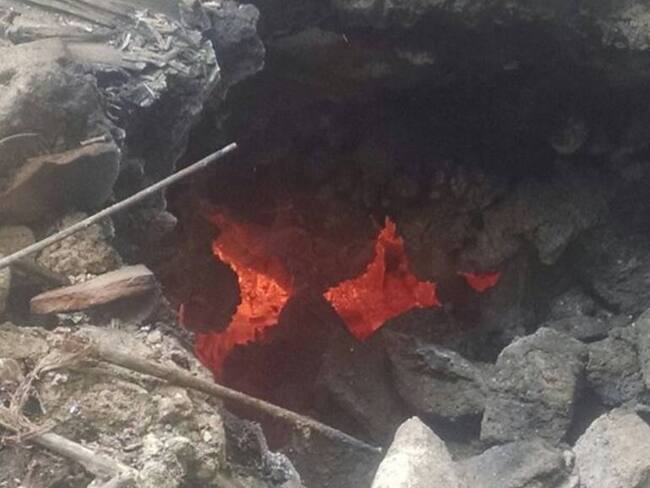Bomberos en Cartagena no han podido controlar extraño incendio subterráneo