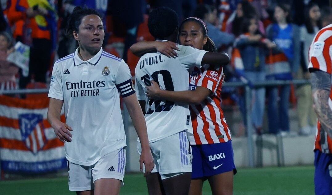 Leicy Santos y Linda Caicedo en el clásico madrileño.