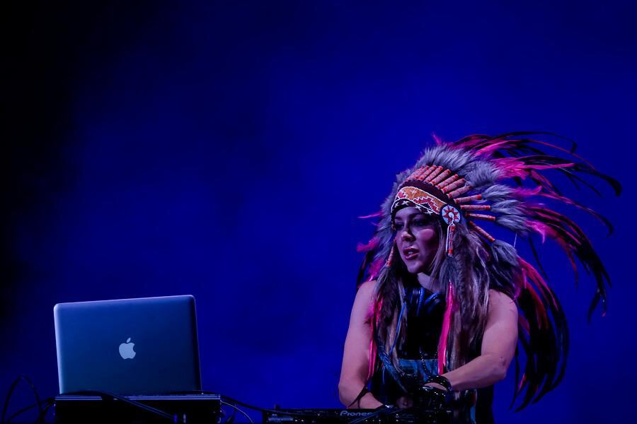 Natalia París fue la encargada de comenzar la fiesta en el Castillo Marroquín donde se presentó también Paris Hilton.