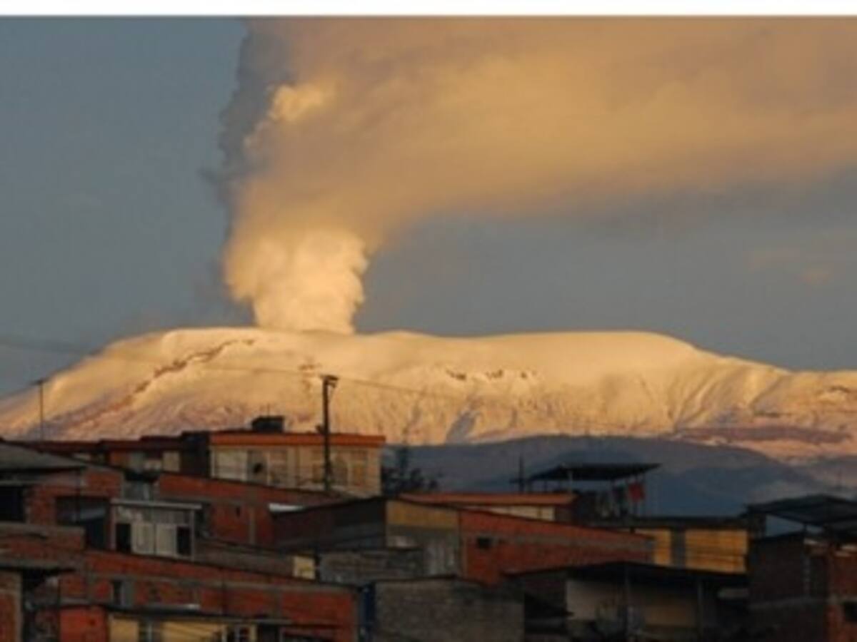 Expertos reportan temblor en interior del volcán Nevado del Ruíz