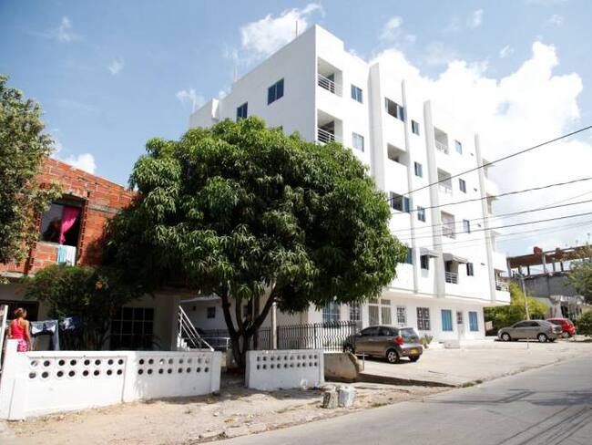 Avanza reubicación de familias afectadas en edificios ilegales en Cartagena