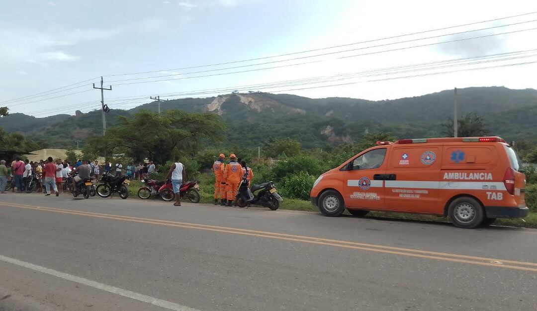 Defensa Civil en el lugar de los hechos.