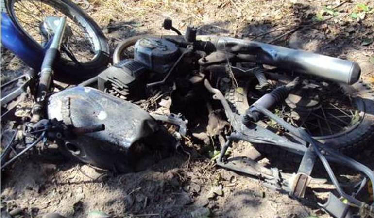 Autoridades desactivaron motocicleta bomba.
