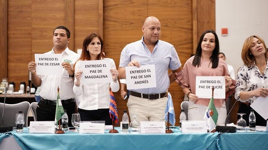 Gobernadores del país entregan PAE al Gobierno Nacional por su desfinanciación. Foto: Prensa Gobernación de Bolívar
