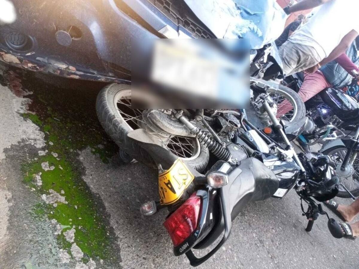 Tres heridos graves tras choque entre vehículo particular y dos motos en Cartagena