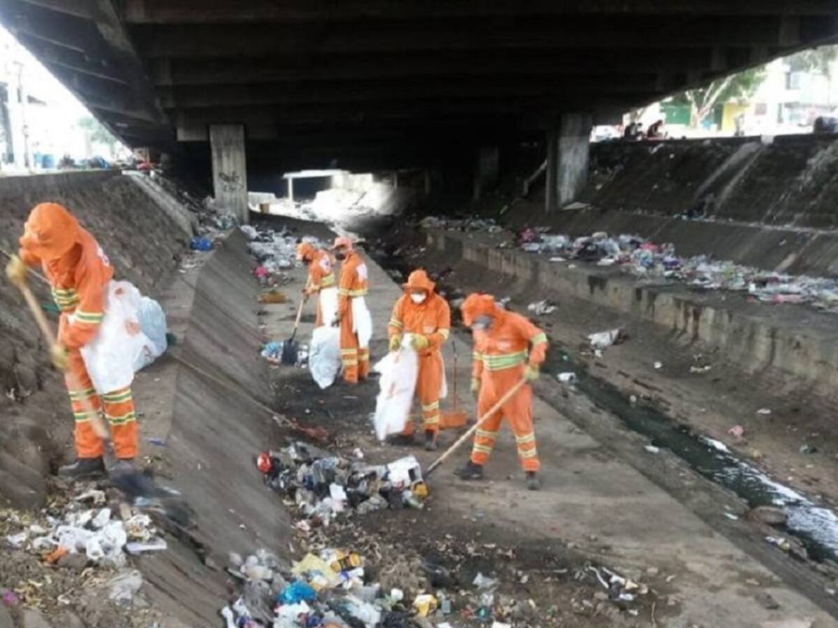 Se realizó limpieza de canal Bogotá debido a la gran cantidad de basura