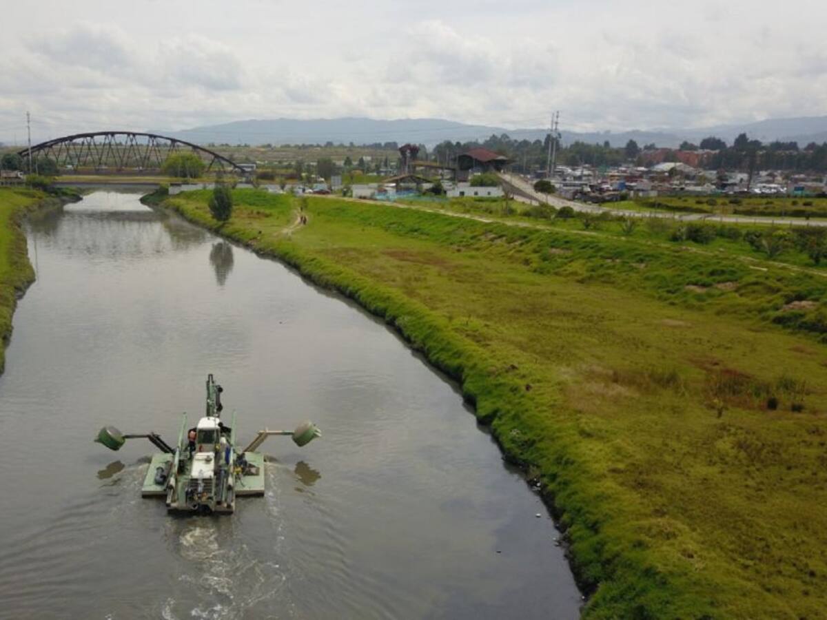 Enorme recolección de residuos en el río Bogotá