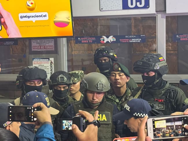 Entrega de presunto cabecilla en la frontera. Foto. Ejército Nacional