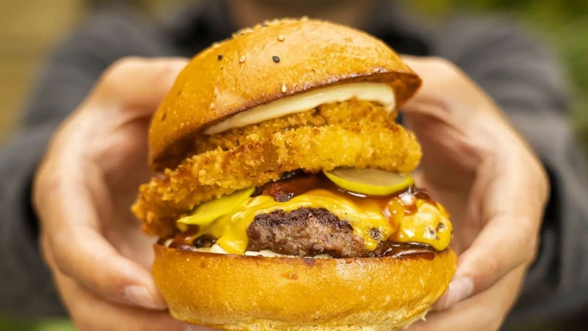 Festival Burgerville, en su segunda edición ofrece la mejor oferta de hamburguesas de Bogotá. Alejandro Escallón director general de BogotaEats