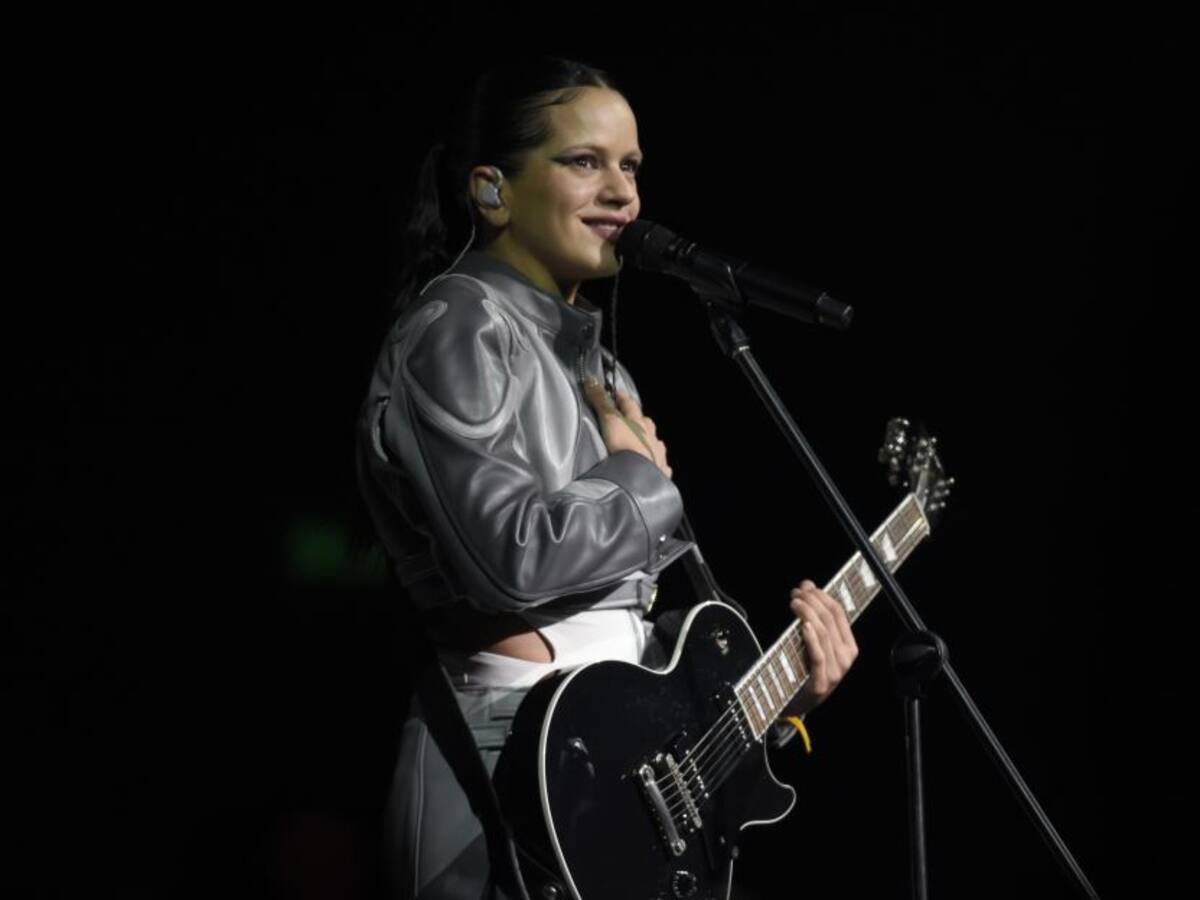 Rosalía declara su amor a Shakira durante el concierto en Bogotá