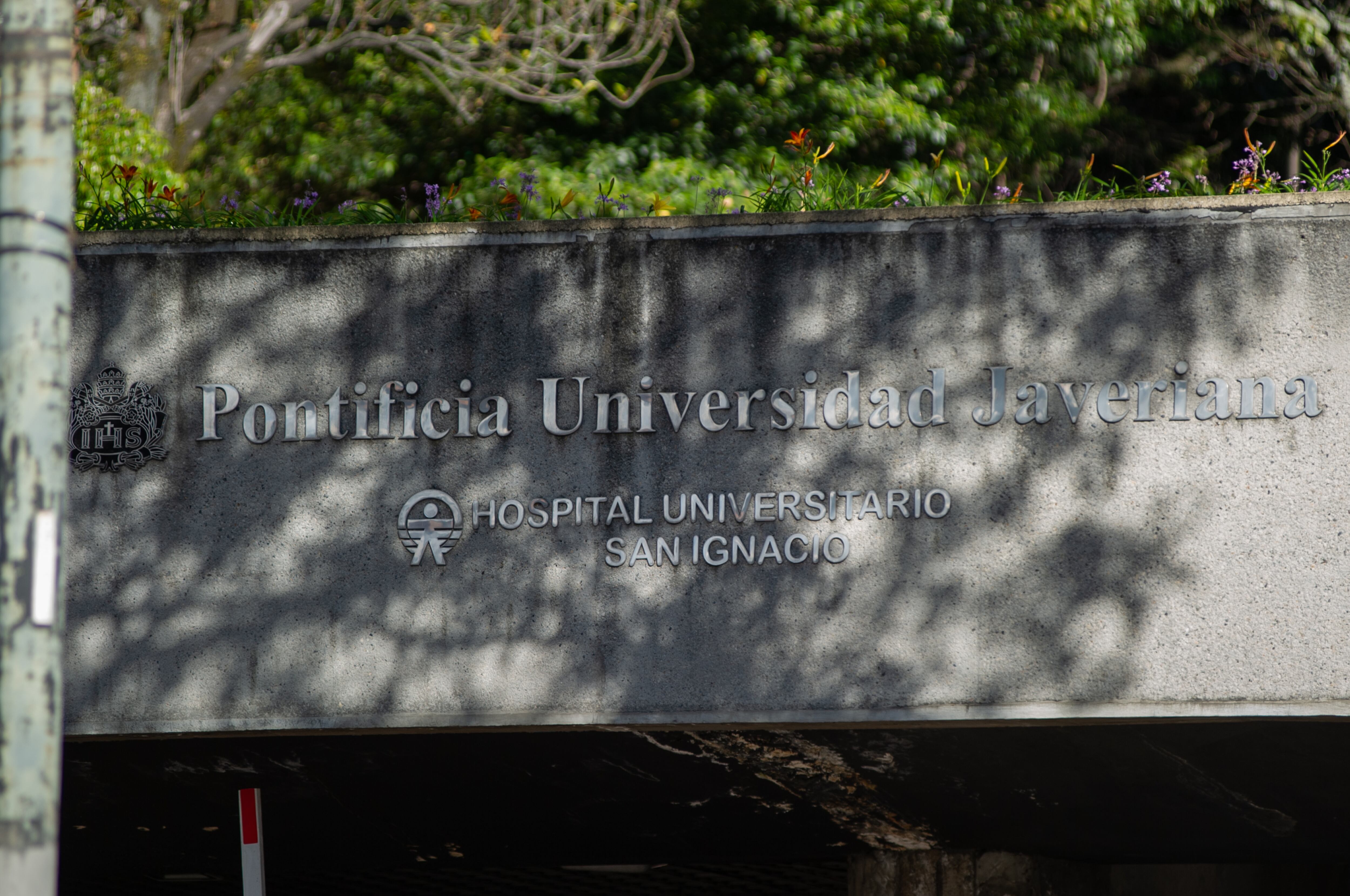 Urgencies door of the San Ignacio Hospital from the Universidad Javeriana after sectorized lockdowns where imposed on January 28, 2021 in Bogota, Colombia by the mayor's office to curb down the spread of the novel Coronavirus Pandemic. (Photo by Sebastian Barros/NurPhoto via Getty Images)