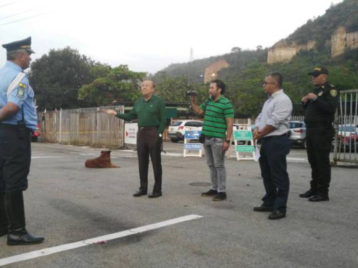 Alcalde califica de sabotaje la instalación de cepos en la bahía del Fundadores