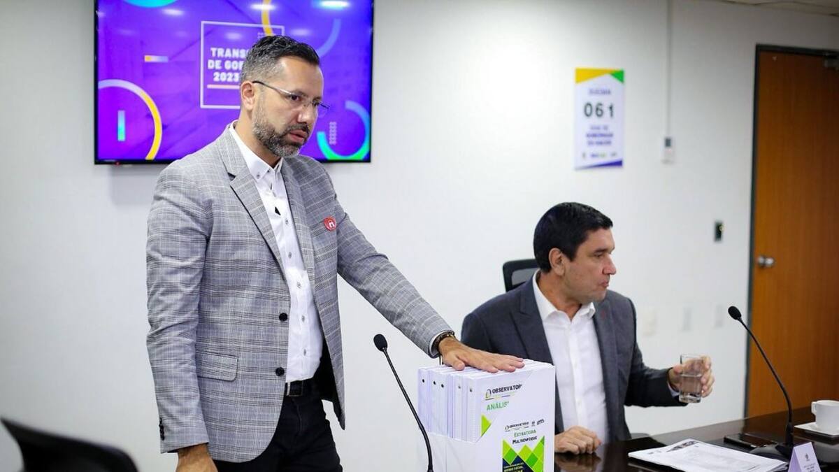 Alcalde electo denuncia que le quieren dejar contratos amarrados