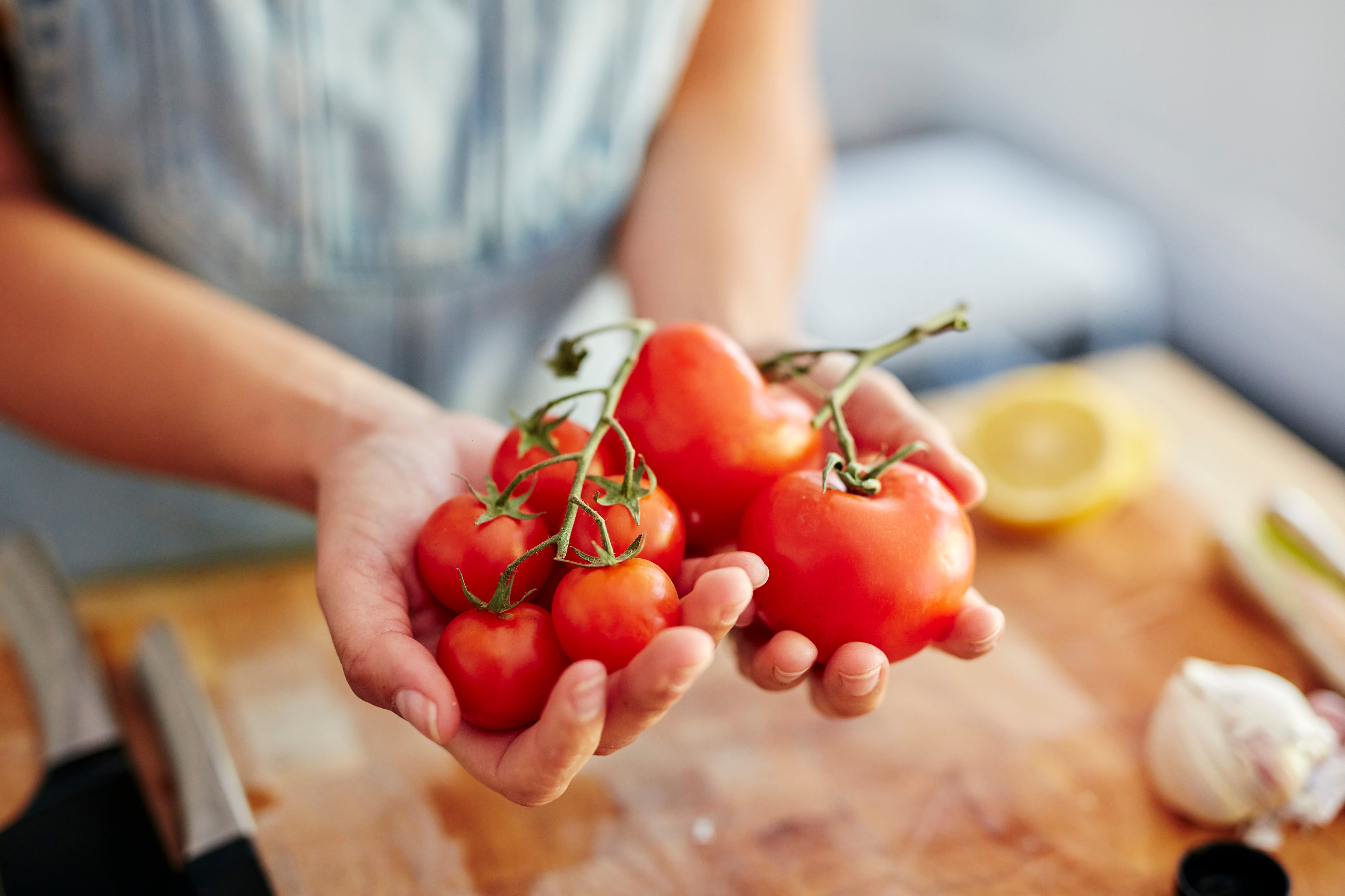 Beneficios para la salud de comer tomates crudos - Getty Images