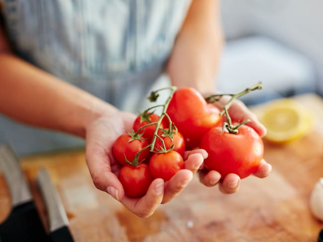 Beneficios para la salud de comer tomates crudos - Getty Images