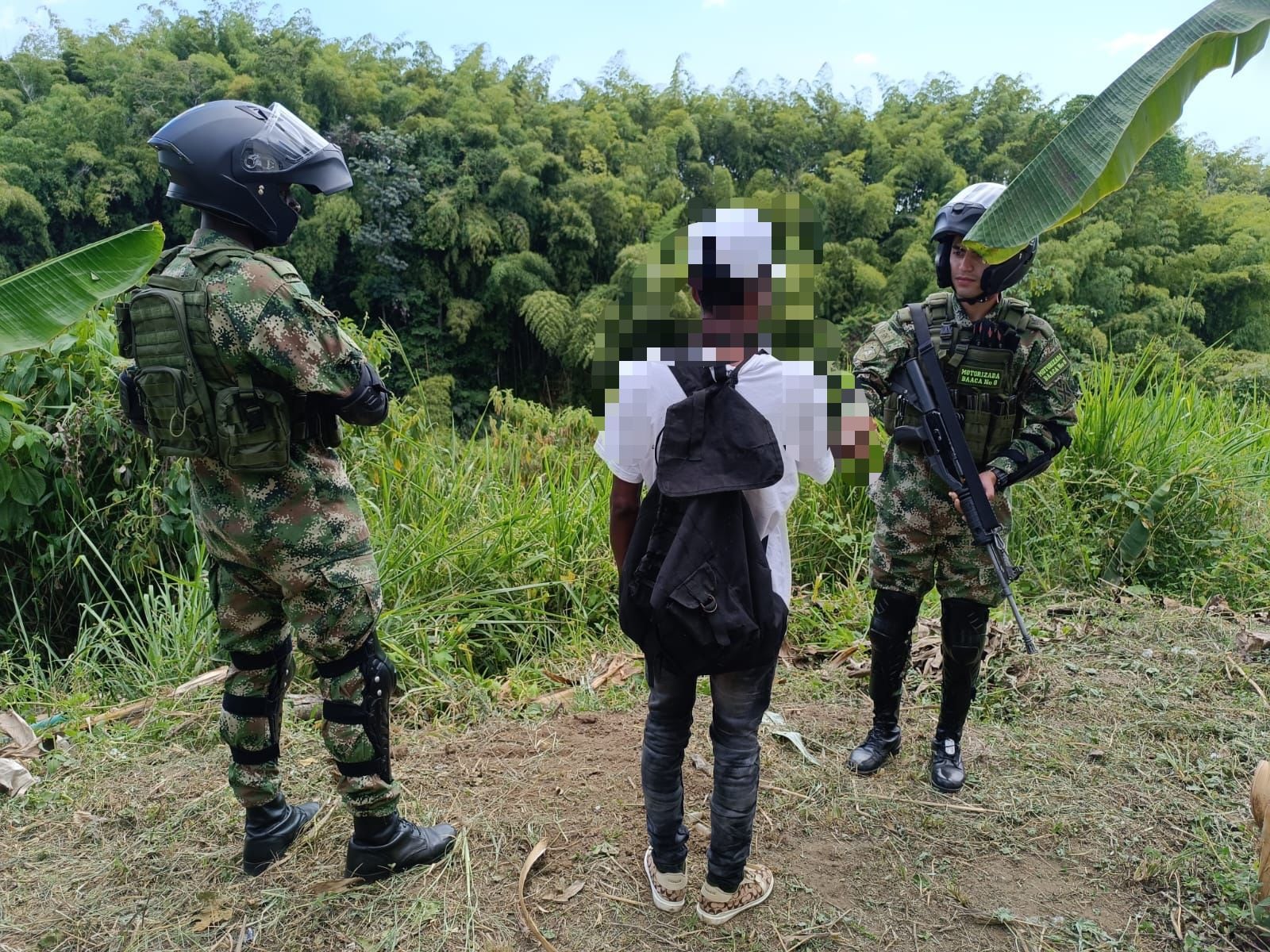 Alias 'Guanábana' se entregó ante unidades del Batallón San Mateo en Risaralda - Ejército Nacional.