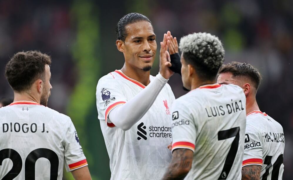Virgil van Dijk y Luis Díaz / Getty Images