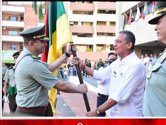 El señor coronel López Dales, es oriundo de Montería - Córdoba, cuenta con una trayectoria policial de más de 24 años de servicio