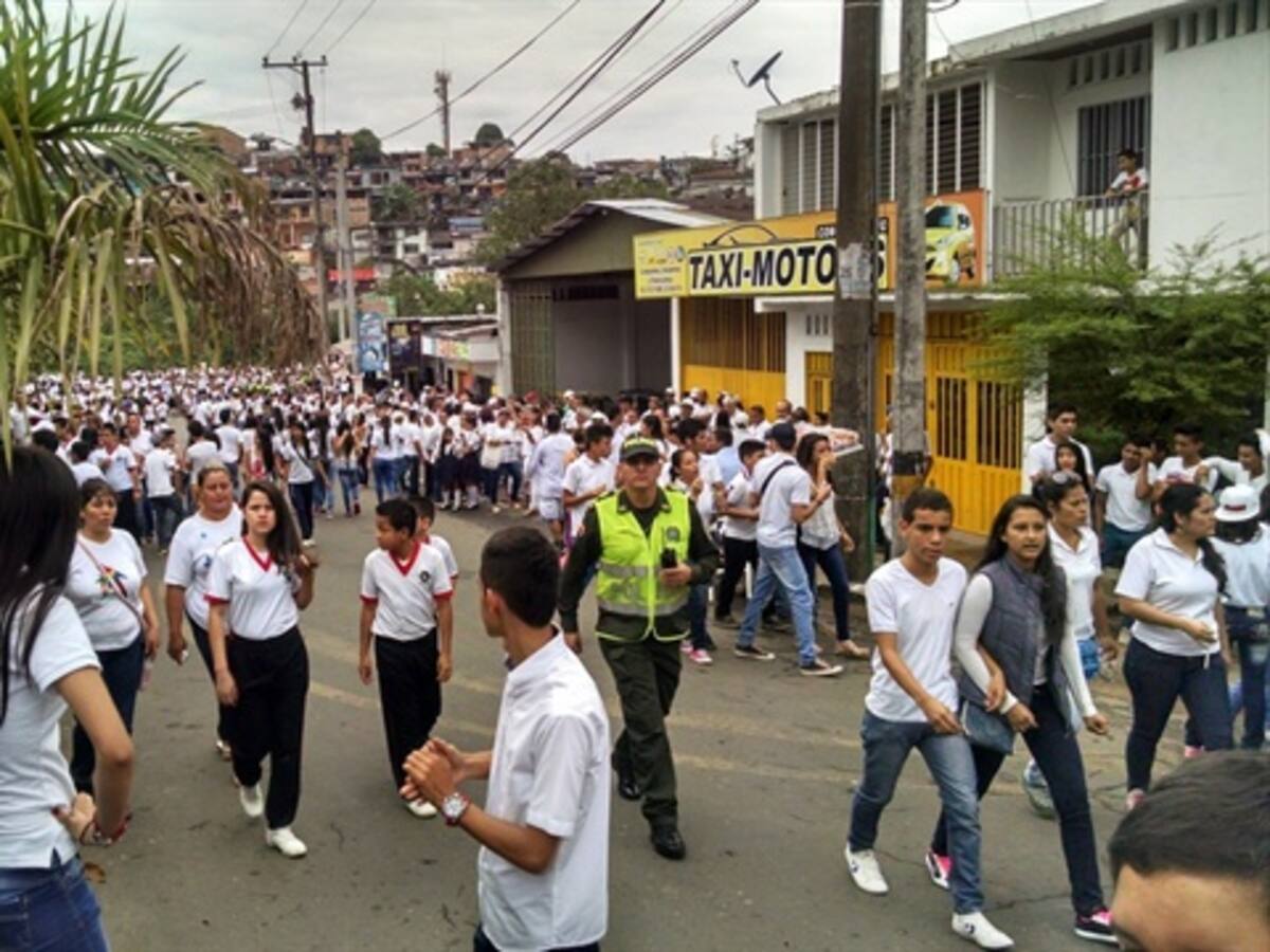 Habitantes de Florencia marcharon en rechazo de asesinato de cuatro niños