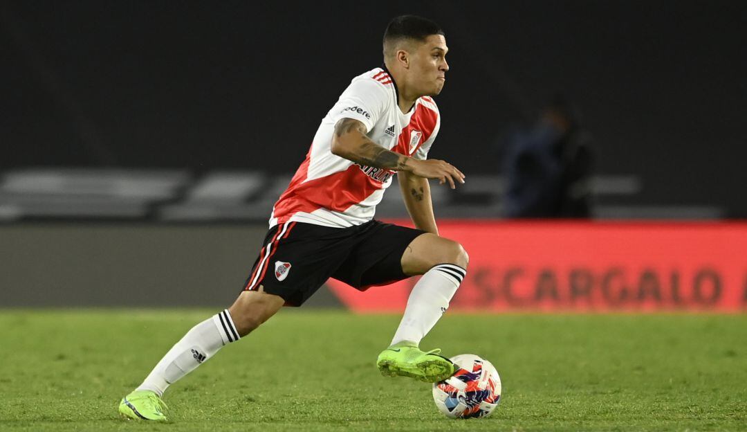 Juan Fernando Quintero en su regreso al estadio Monumental.