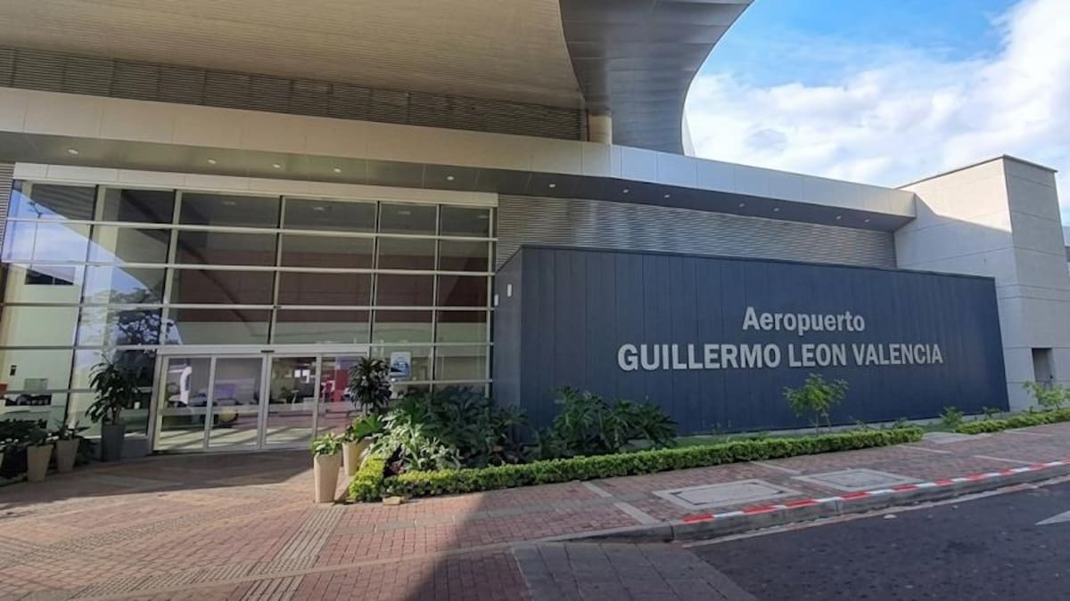Cierran el Aeropuerto de Popayán por riesgos asociados a ceniza del volcán Puracé