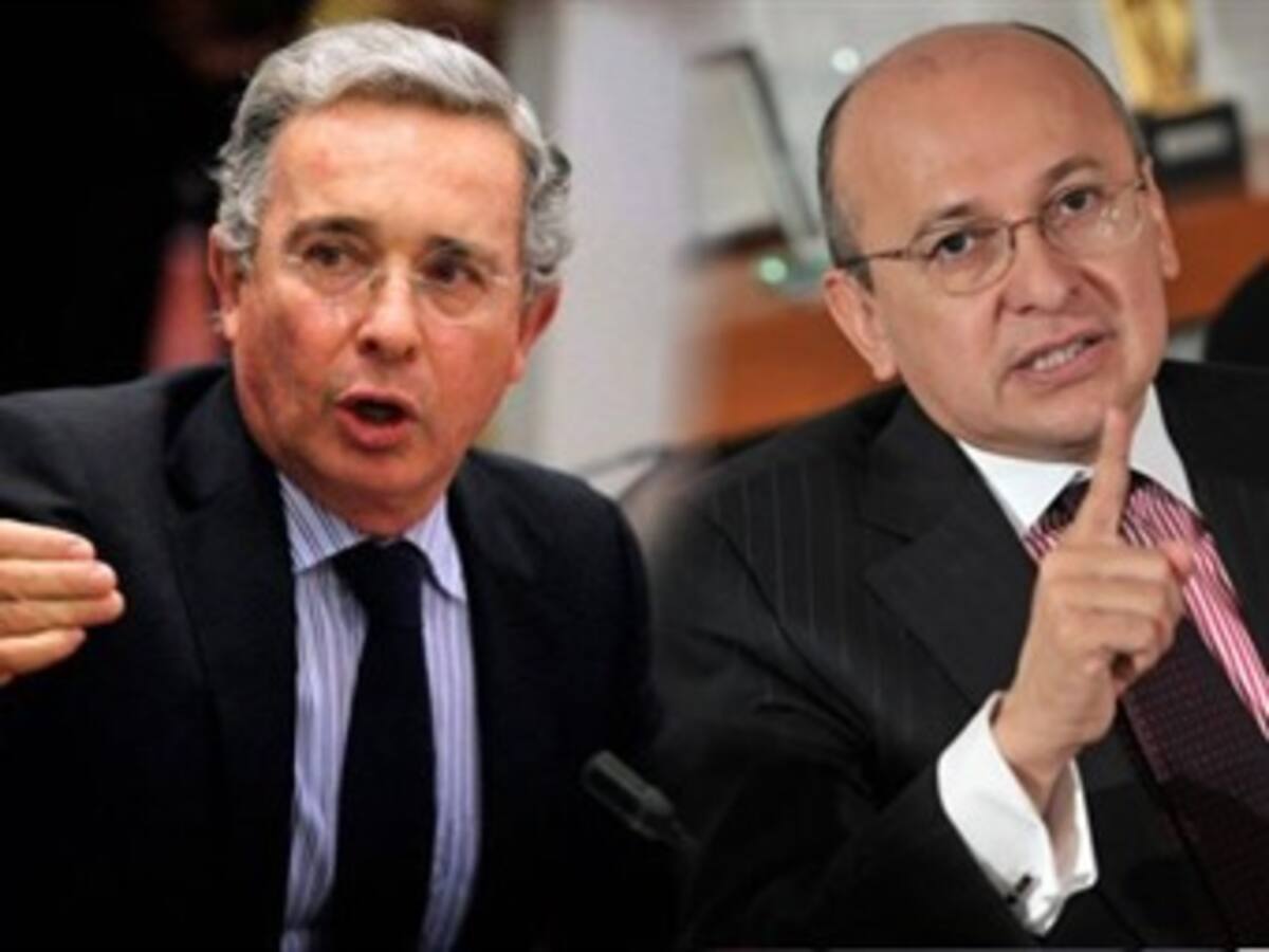 Fiscalía asume investigación por amenazas contra Uribe y el fiscal