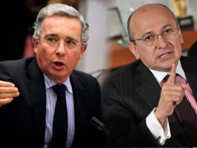 Fiscalía asume investigación por amenazas contra Uribe y el fiscal