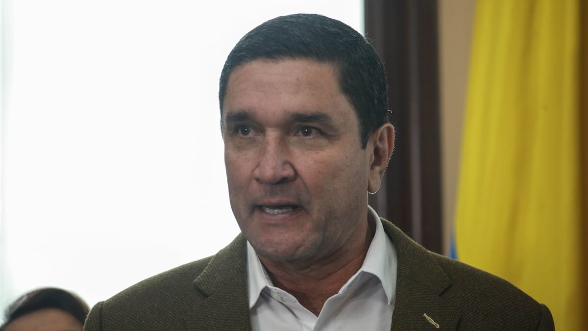 Vehículo oficial del exalcalde de Bucaramanga tiene 5 multas por exceso de velocidad