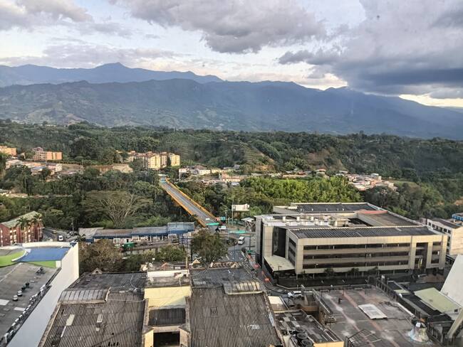 La hermosa cordillera central o los andes del Quindío desde la gobernación. Foto: Adrián Trejos