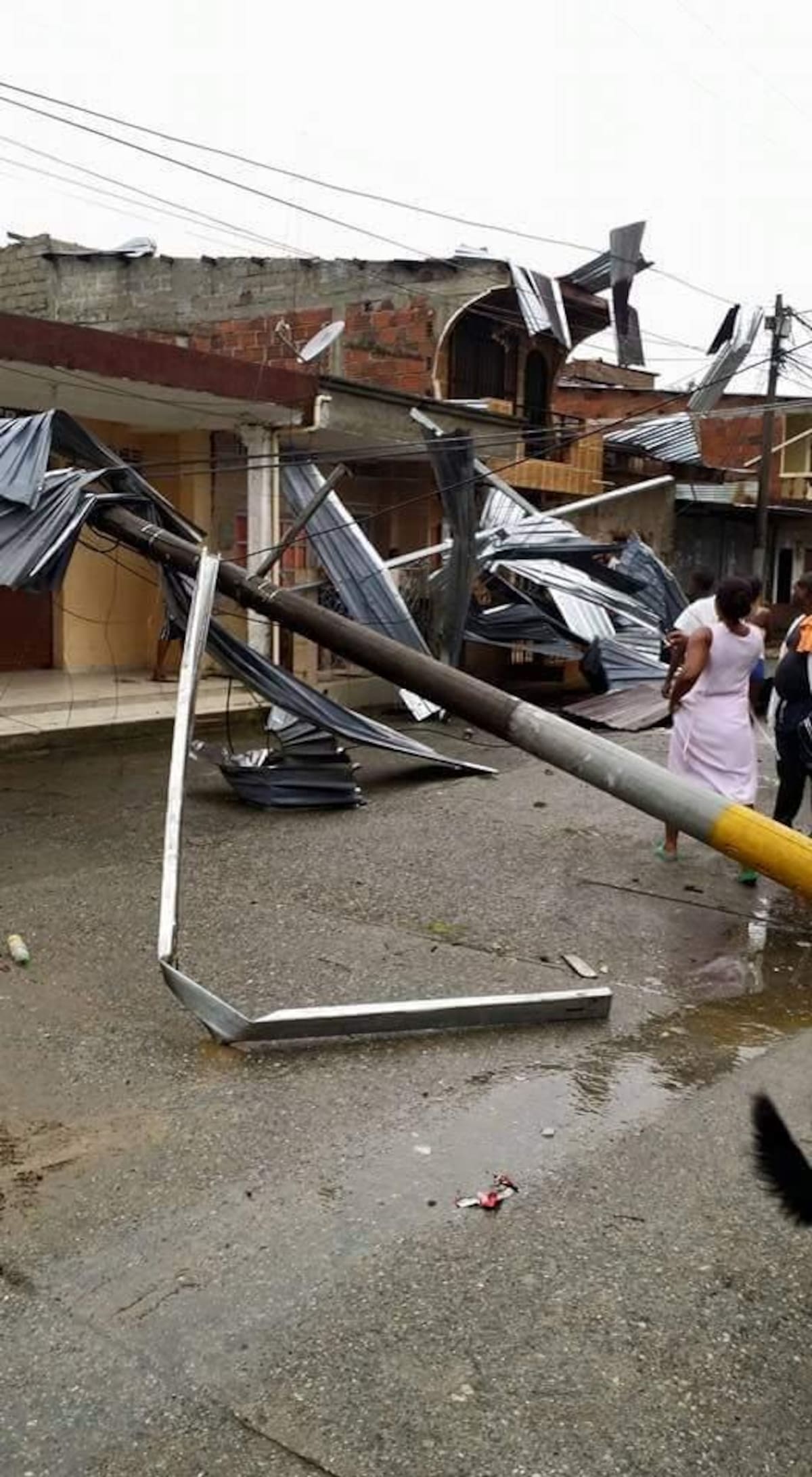 Una mujer muerta y 300 casas afectadas con el fenómeno natural. Dos templos de la localidad también resultaron averiados
