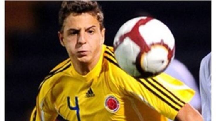 Santiago Arias fue convocado en reemplazo de Camilo Zúñiga