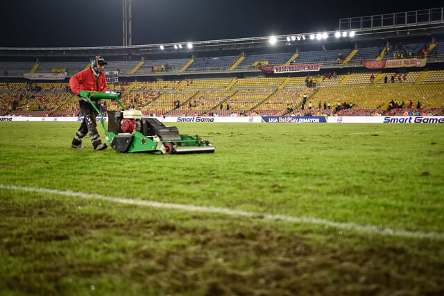 IDRD responde a críticas por el mal estado de la gramilla del Estadio El Campín. Foto: Colprensa.
