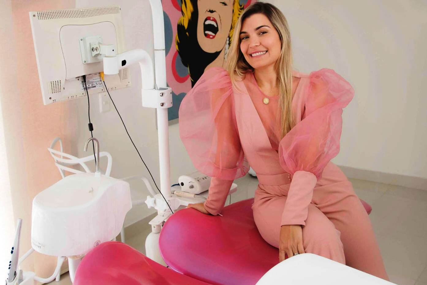 Así transforma las sonrisas en historias la Dra. Clara Cortissoz