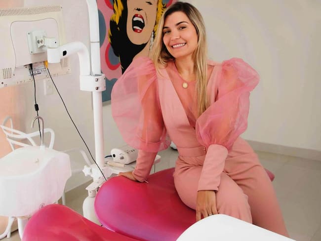 Así transforma las sonrisas en historias la Dra. Clara Cortissoz