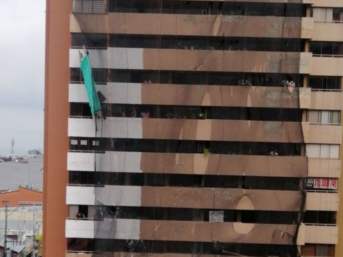 La línea de vida salvó a dos obreros de caer de un noveno piso en Ibagué
