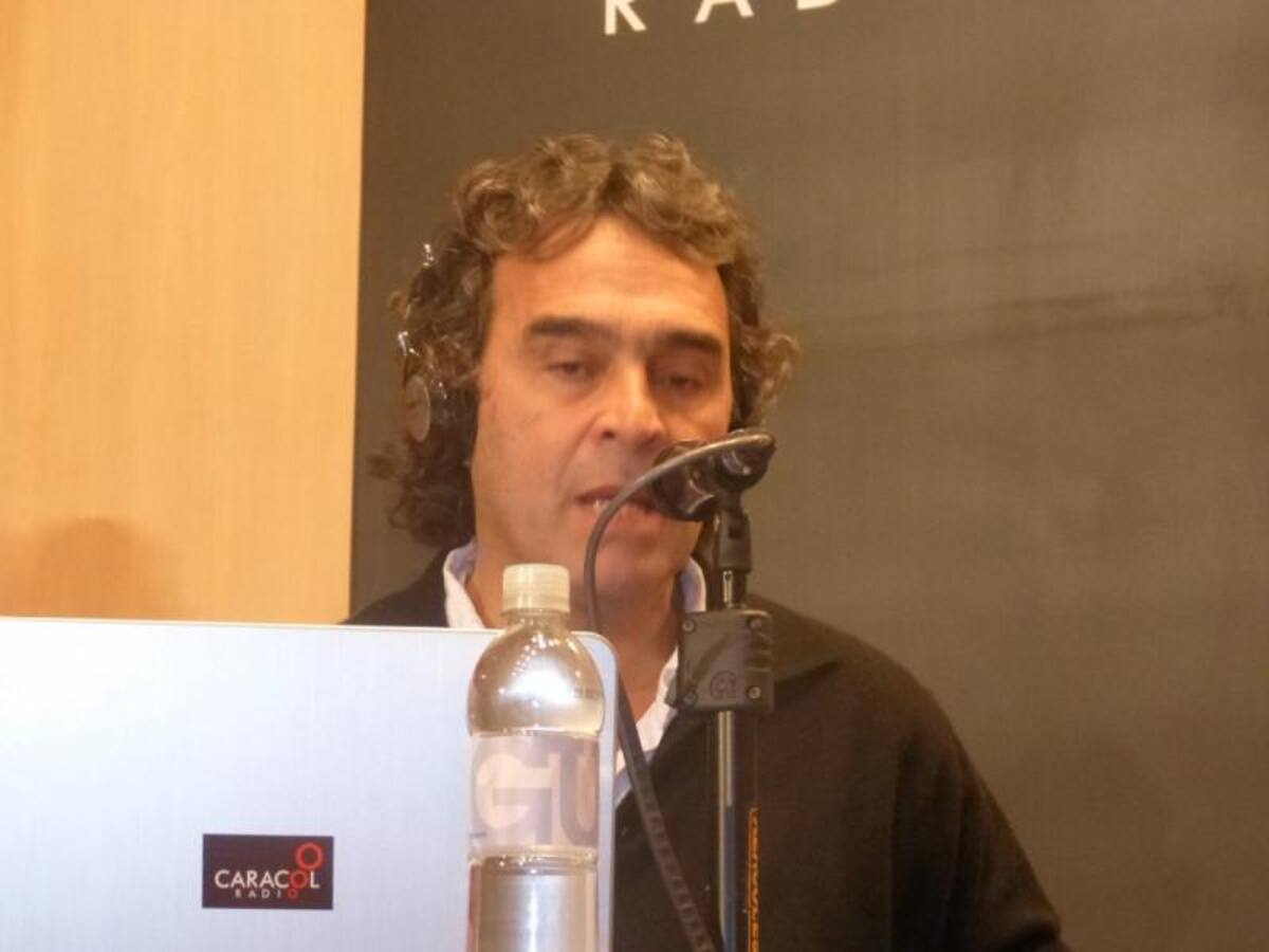Darío Arizmendi y su equipo desde la ciudad más innovadora del mundo, mostrando lo mejor de Antioquia y sus gentes. Foto: Caracol Radio.