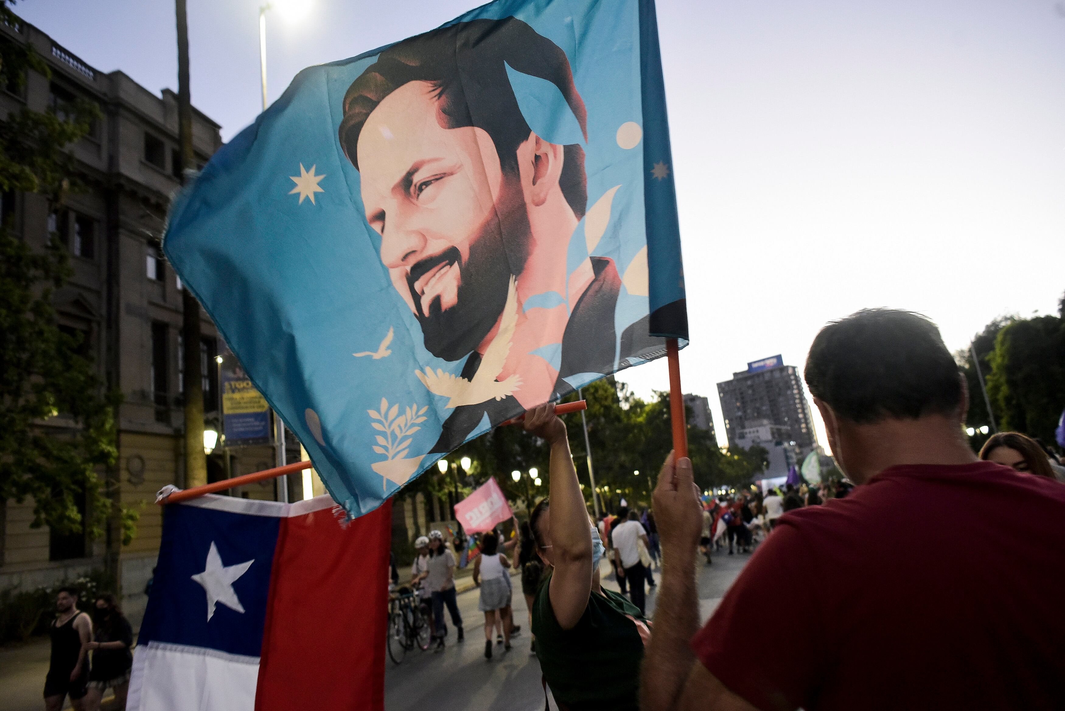 SANTIAGO, CHILE - DECEMBER 19: Supporters of president elect Gabriel Boric celebrate on the streets after the presidential runoff election on December 19, 2021 in Santiago, Chile. (Photo by Claudio Santana/Getty Images)