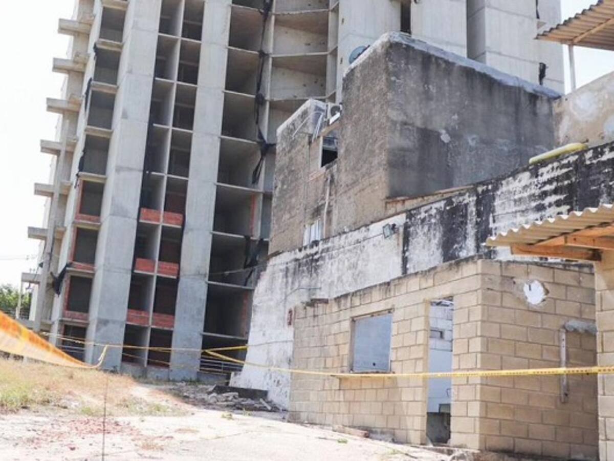 No habrá implosión de Aquarela: la demolición piso a piso continuará