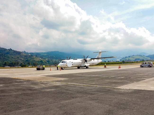 Denuncian piques o exhibiciones de vehículos en la pista del Aeropuerto la Nubia en Manizales