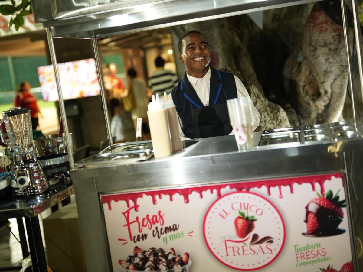 Wilmer Medina, ‘el Chico de las Fresas’, ya cuenta con su propio negocio en Bocagrande