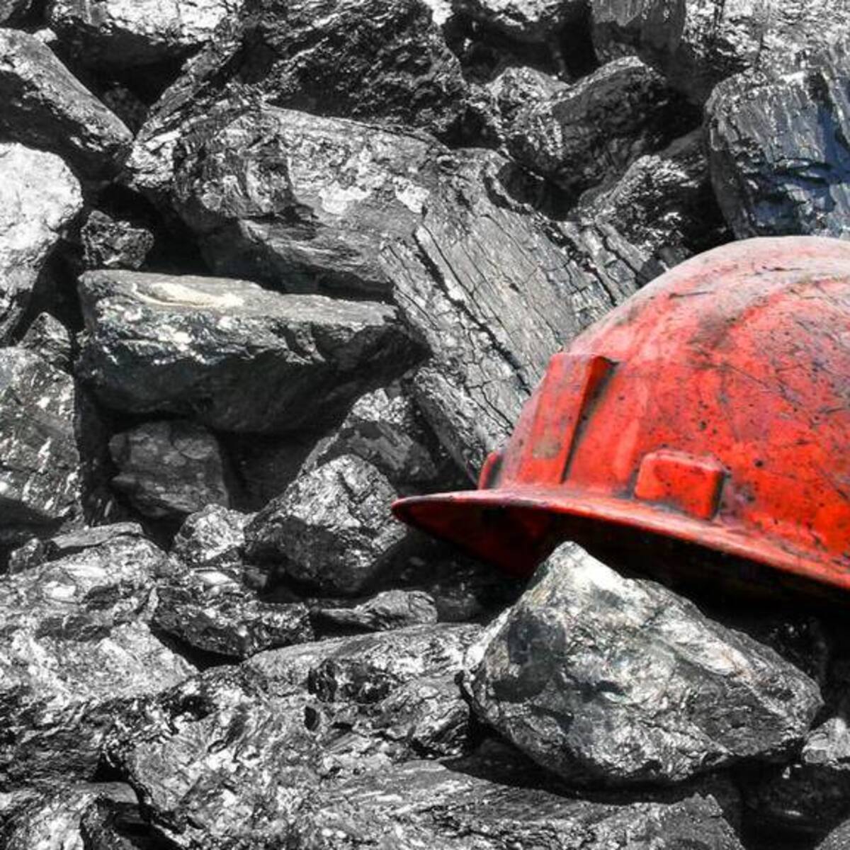 Corte pide a ministerios verificar condiciones de trabajo de mineros del país