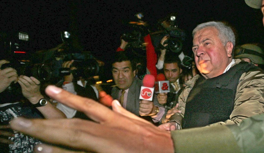 Archivo: Gilberto Rodríguez Orejuela siendo extraditado hacia EE.UU. en 2004.